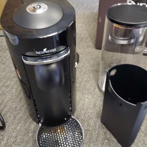 Nespresso Vertuo plus coffee by DeLonghi - Picture 3 of 4